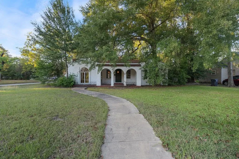 Timeless Charm Meets Modern Comfort in Lufkin, Texas – $145,000