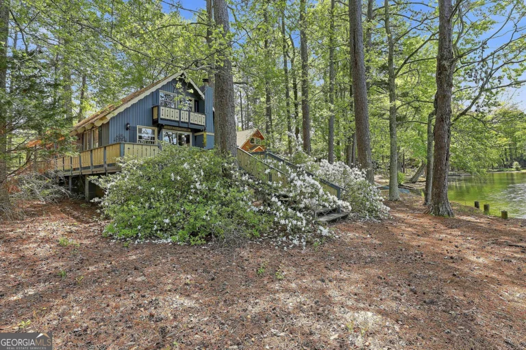 Lakefront Living Meets Investment Opportunity: A Dream Chalet in Pine Mountain, Georgia – $185,000