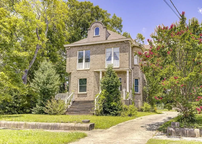 The McDermott House: A Timeless Architectural Treasure in Vicksburg, Mississippi