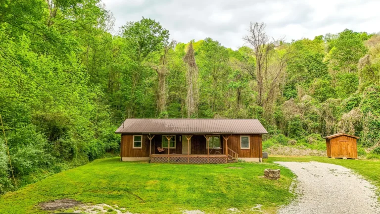 Hidden Potential in the Heart of Kentucky: A Secluded Homestead Opportunity – $169,000