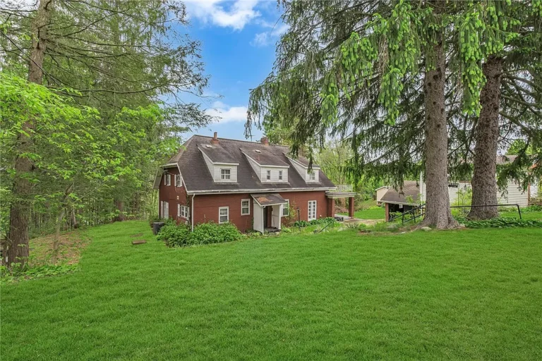 Hidden Potential and Timeless Character: A Rare Opportunity at 613 Briarcliff Drive – $160,000