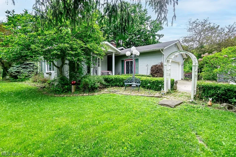Riverside Ranch on 3.5 Acres: A Hidden Gem with Endless Potential in Grafton, Ohio – $215,000