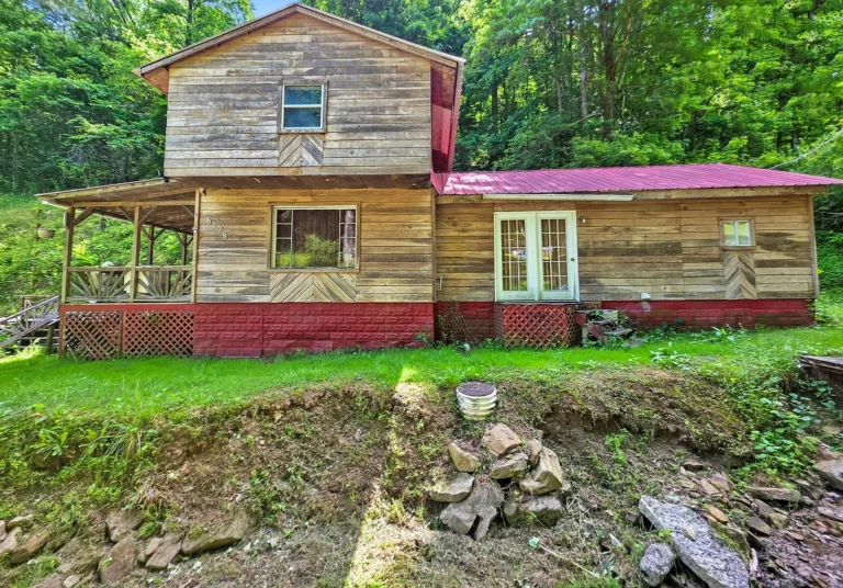 Investor’s Dream: 21 Acres and a 4-Bedroom Fixer-Upper in McVeigh, Kentucky for Just $95,000