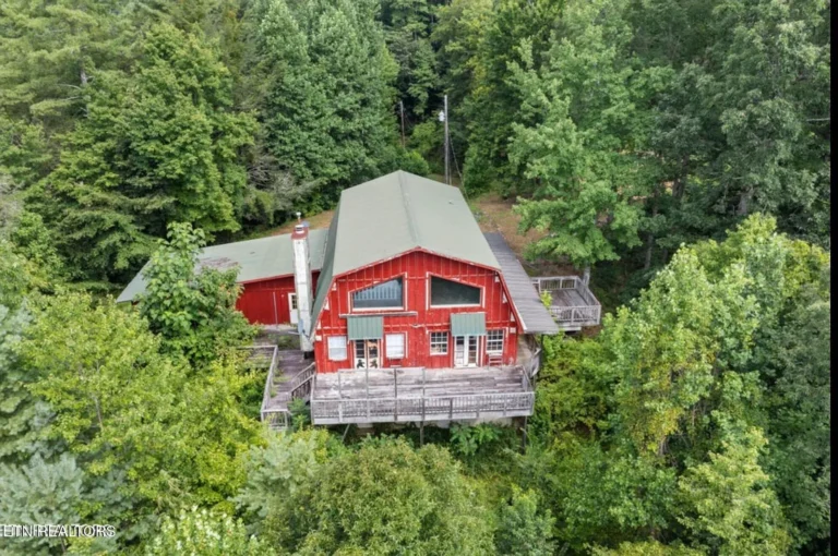 Smoky Mountain Escape: Affordable 5-Acre Barndominium Retreat with Stunning Views for Just $167,000