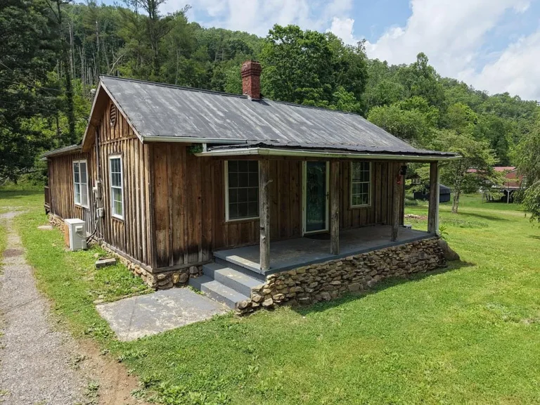 Rustic Creekside Cabin on 20.44 Acres in Virginia – Private Retreat Priced Under Tax Assessment – $99,900
