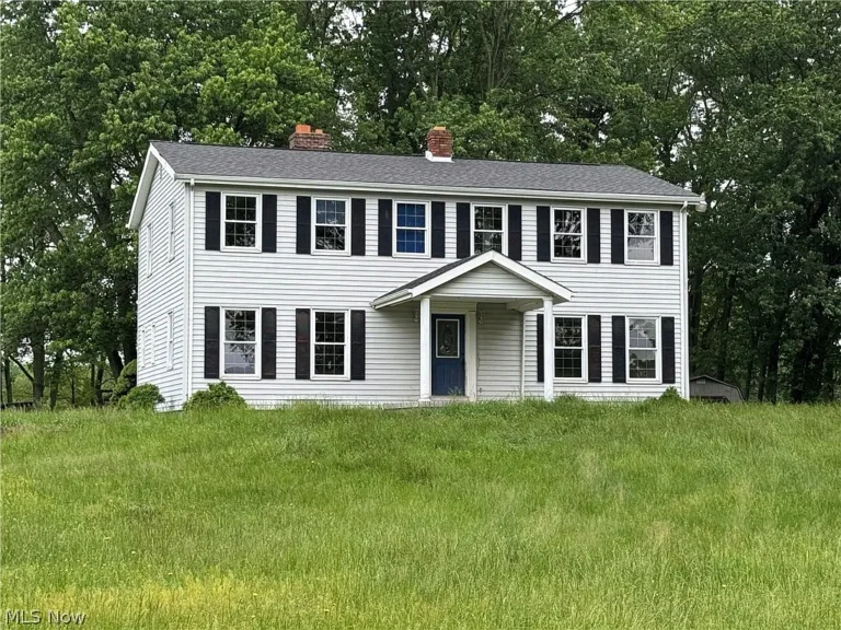 Spacious Colonial Estate on 2.5 Private Acres Heads to Online Foreclosure Auction in Leetonia, Ohio – $66,000