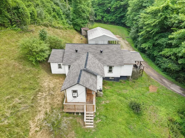 Escape to 52 Acres of Appalachian Beauty: Private Kentucky Homestead with Endless Outdoor Adventures – $149,000