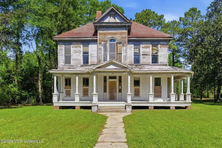 Historic District Opportunity: Transform This Charming 4-Bedroom Hattiesburg Home Into Your Dream Restoration Project – $90,000