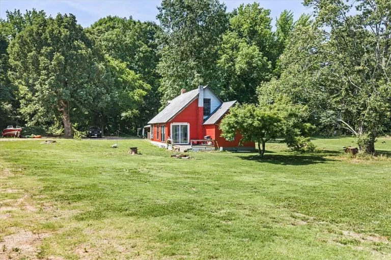 Affordable 3-Bedroom Home on 2 Acres in Chase City, VA – A Great Opportunity with Endless Potential – $85,500