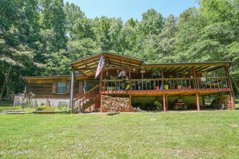 Affordable Country Living on 1.74 Acres: 3-Bedroom Tennessee Property Full of Potential – $165,000